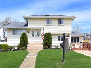 2400 Surf Dr, Bellmore, NY 11710