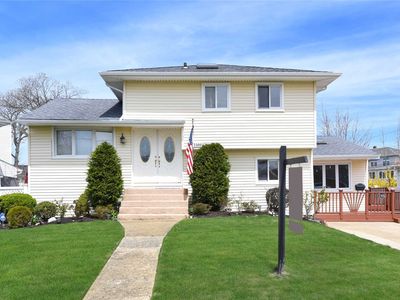2400 Surf Dr, Bellmore, NY, 11710