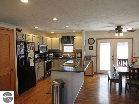 4th image of 1656 Penbroke Dr