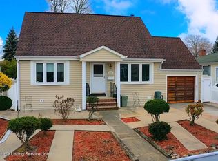 128 Champlain Ave, Staten Island, NY 10306