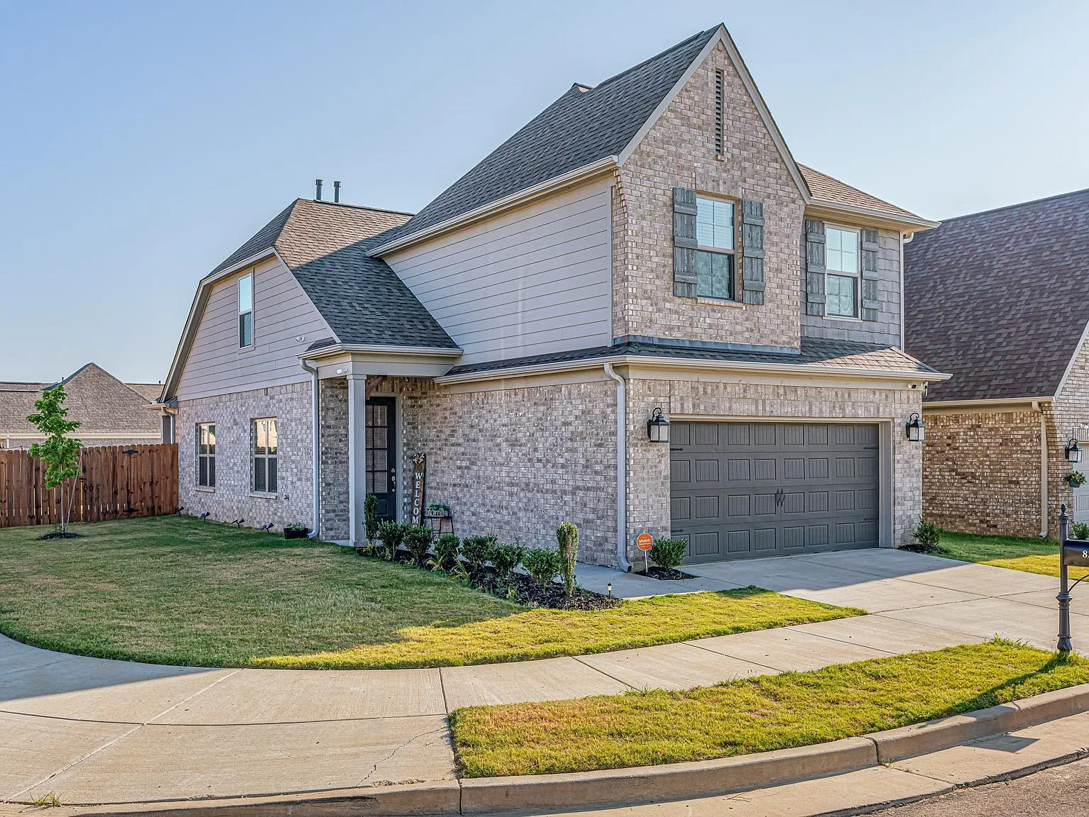 4 bed, 2.5 bath, 2118 sqft, $2,500 — Photo 2