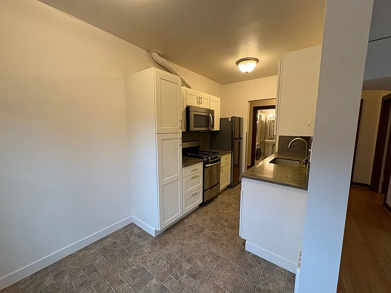 The Mulholland Apartments — Photo 14