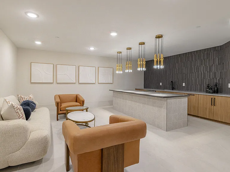 Wet Bar & Entertainment Lounge