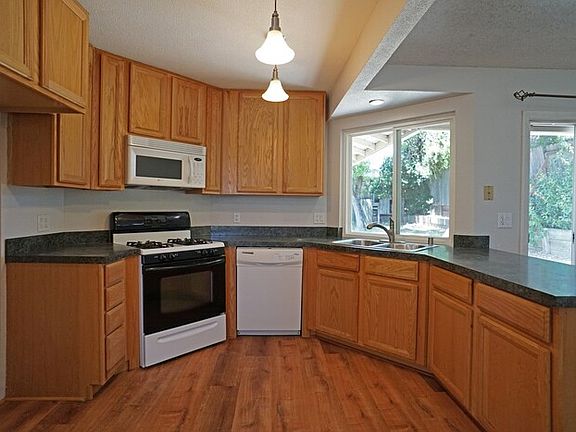 3rd image of 8240 Garry Oak Dr