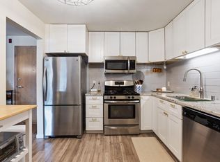 4820 Park Commons Dr APT 220, Saint Louis Park, MN 55416