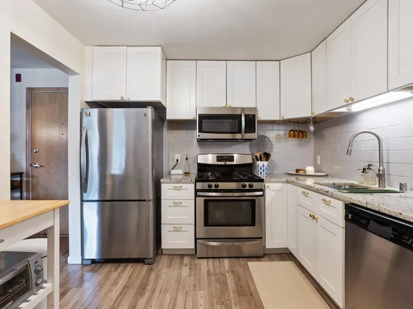 4820 Park Commons Dr APT 220, Saint Louis Park, MN 55416