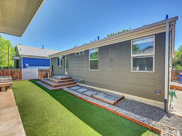 1560 Bain Dr — Photo 27