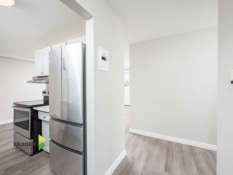 1602 Sherwood Dr — Photo 4