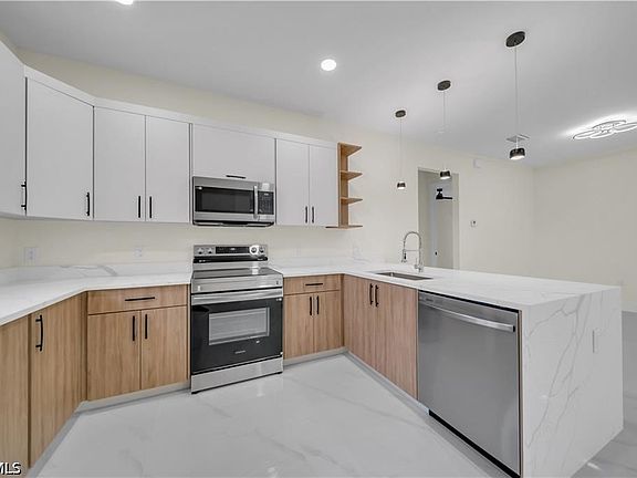 4th image of 4016 9th St SW