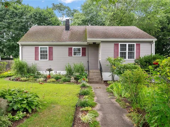 52 Norman St, Cumberland, RI 02864
