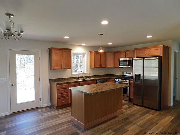 4th image of 200 Cedar Dr