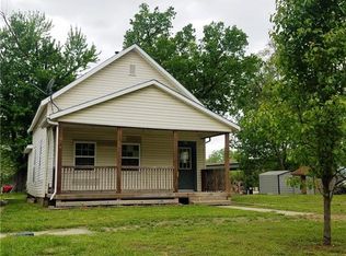 118 S Maple Rd, Ottawa, KS 66067