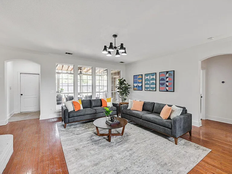 4325 Angelina Dr — Photo 6