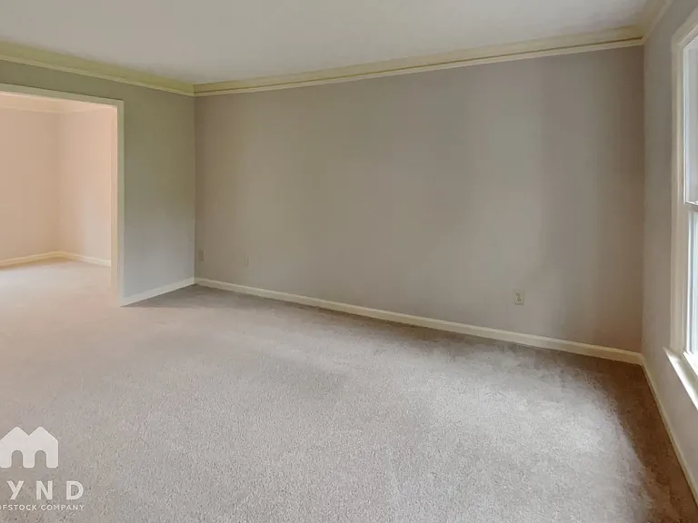 4915 Willow Ln — Photo 8