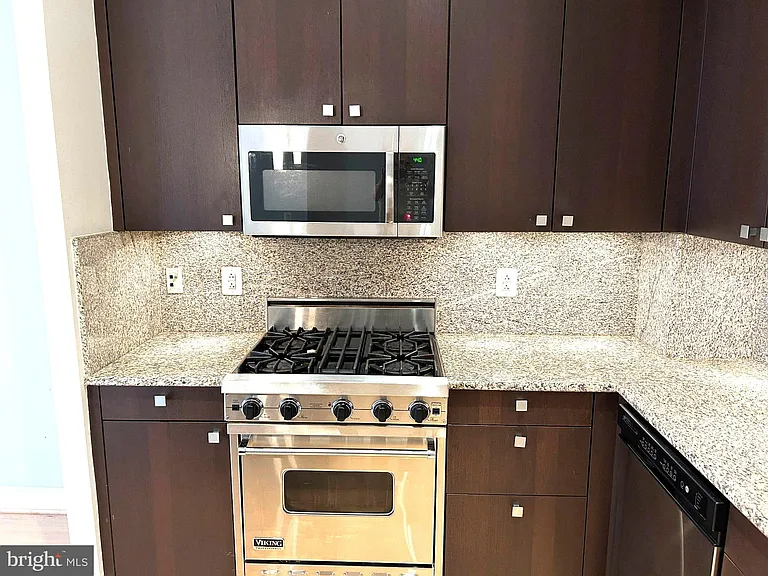 2425 L St NW #421 — Photo 6