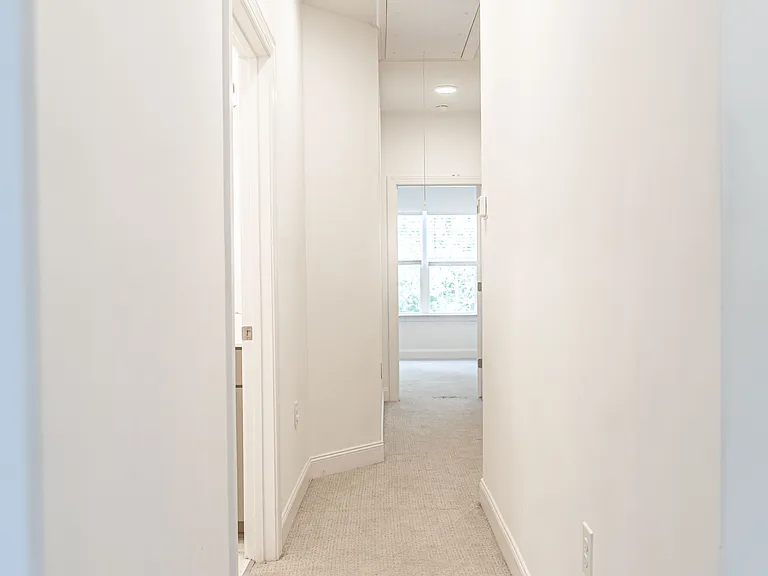 389 James St — Photo 23