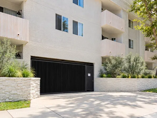 Contemporary Living in Sherman Oaks