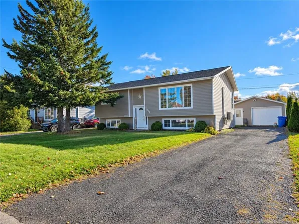 1615 Alexander Dr, Bathurst, NB E2A 3R3