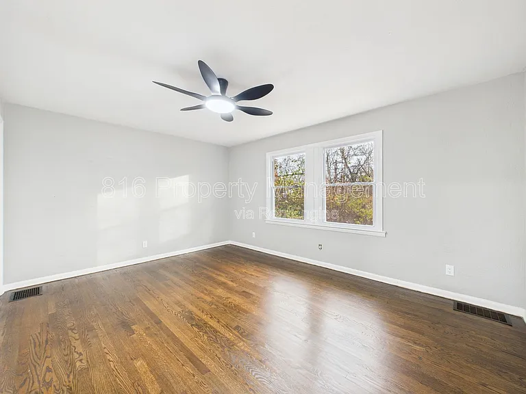 7560 Prospect Ave #G — Photo 11