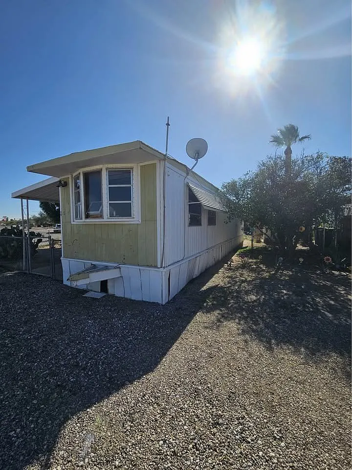 Handyman Special - Mobile Home $1,000 OBO, Great Bones — Photo 1