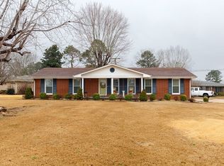 1946 Greenbrier Rd, Florence, AL 35630