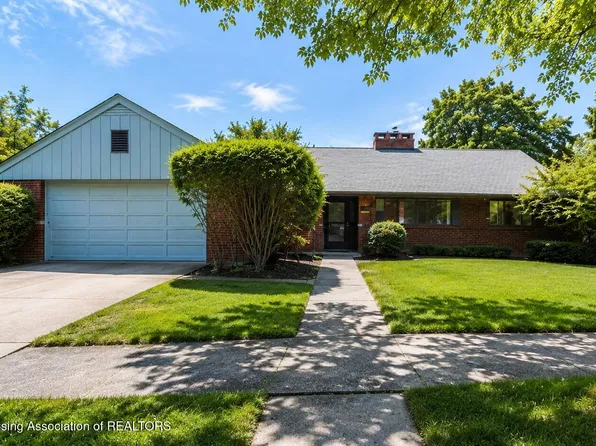 825 Oakwood Dr, East Lansing, MI 48823