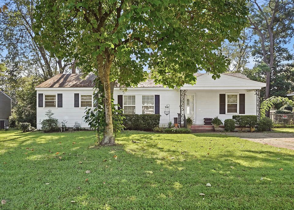 1st image of 104 N Ingleside Dr