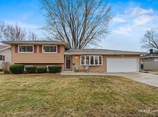 1966 Robert St, Aurora, IL 60506