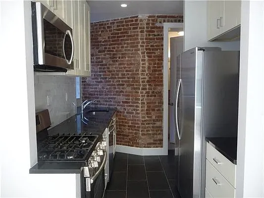 Rented by Royalty Living and Wave Real Estate LLC | media 21