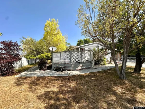 3 W Hillcrest Dr, Diamondville, WY 83116