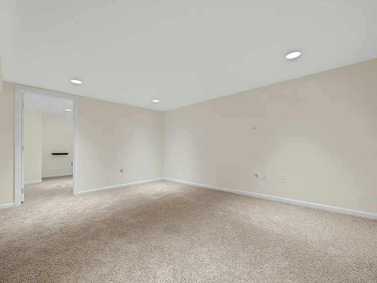 126 Huber St — Photo 19