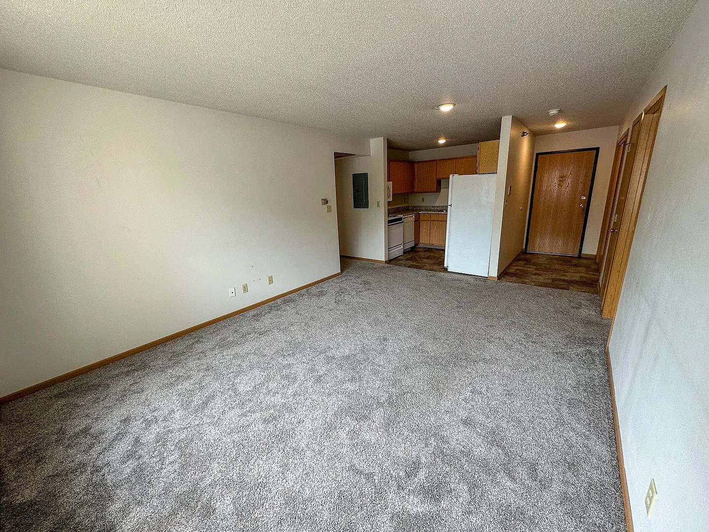 221 Sheldon — Photo 2