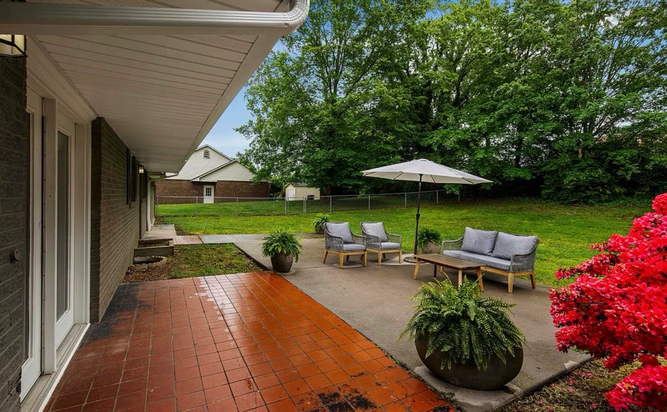 4908 Lonas Dr — Photo 4
