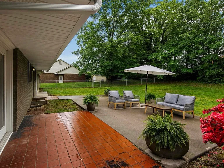 4908 Lonas Dr — Photo 4