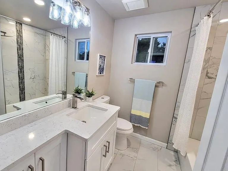 Aqua Ave — Photo 10