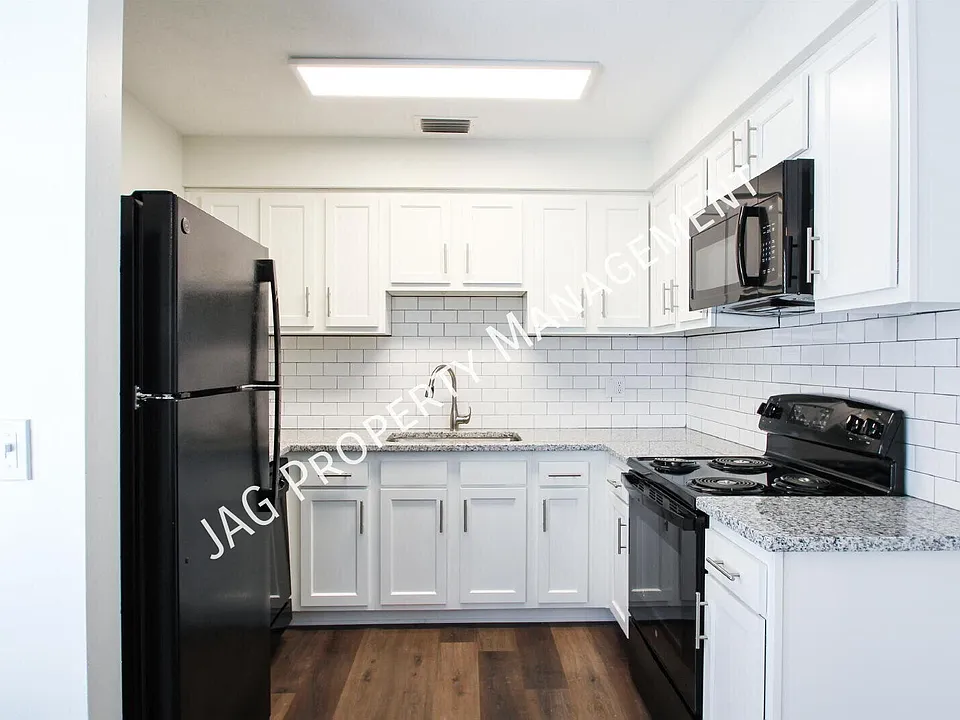 1435 Smith St #1