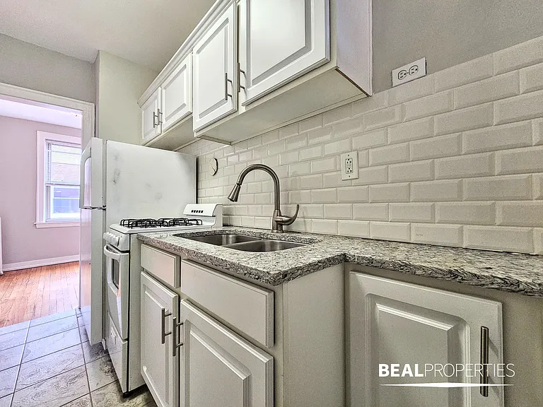 540-48 West Surf — Photo 16