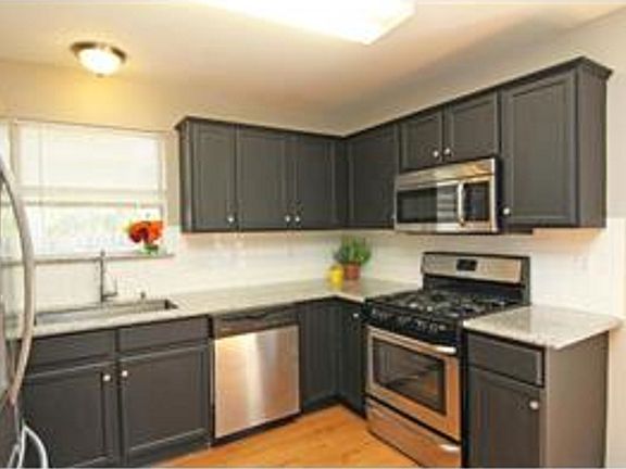 Gas Stove~Refrigerator~Dishwasher~Granite Counter Tops