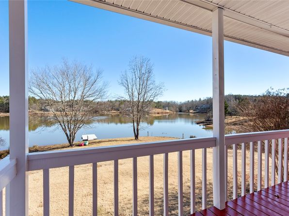 201 The Bear Blvd, Tamassee, SC 29686