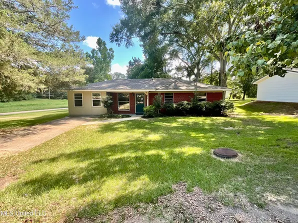 504 4th St SW, Magee, MS 39111