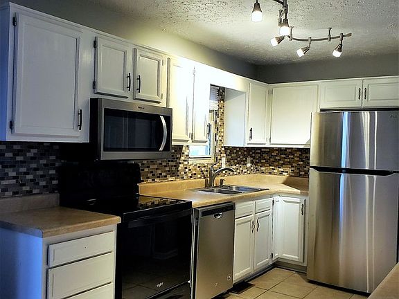 3rd image of 122 Wintergreen Dr