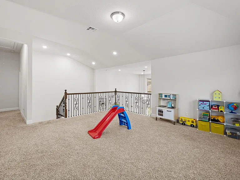 724 Pioneer Grv — Photo 28