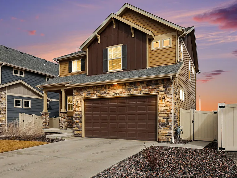 1049 Larkspur Dr — Photo 3