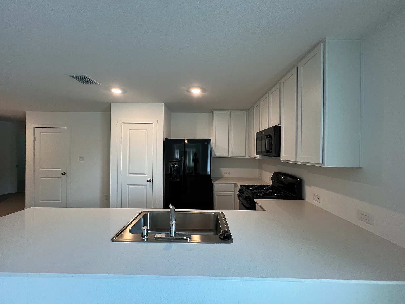 3 bed, 1522 sqft, $2,300 — Photo 4