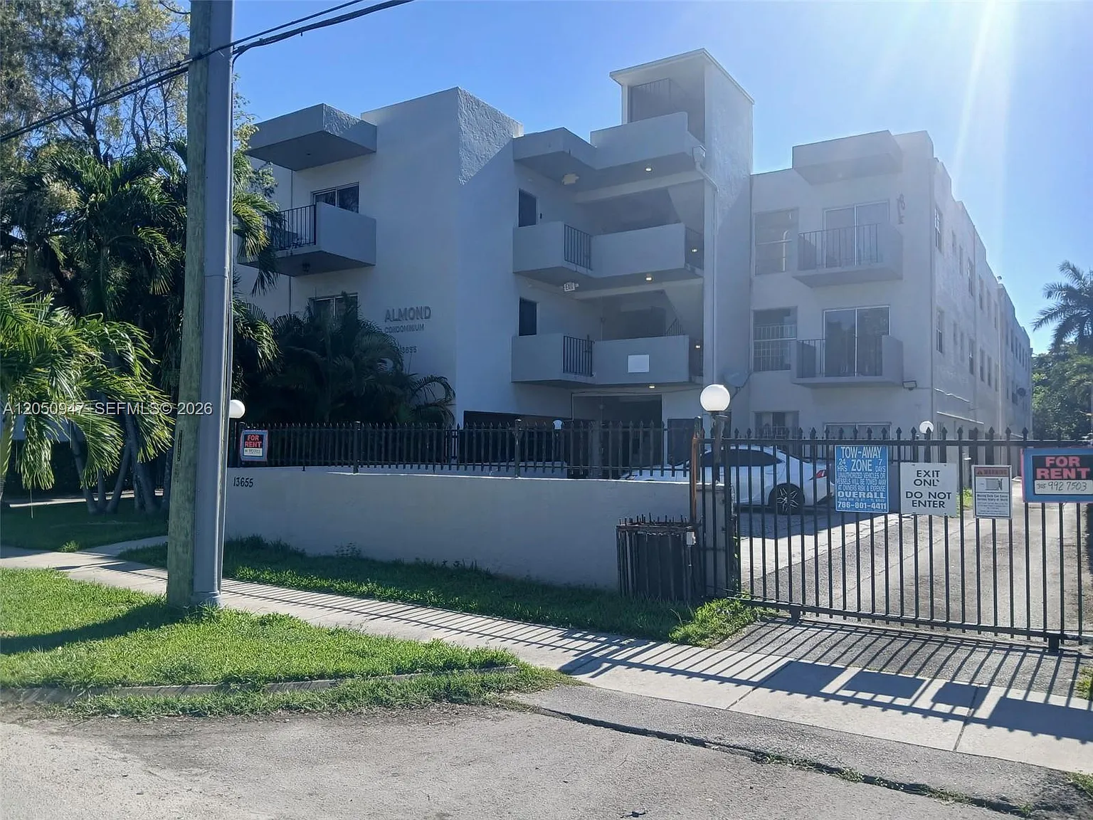 Almond Condo — Photo 1