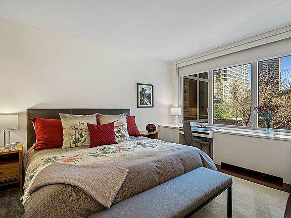 4th image of 300 E 55th St APT 3B
