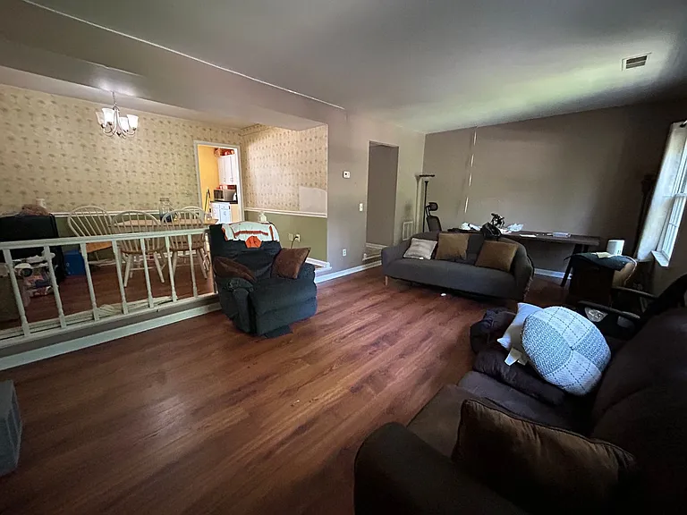 129 Huntington Ln — Photo 4