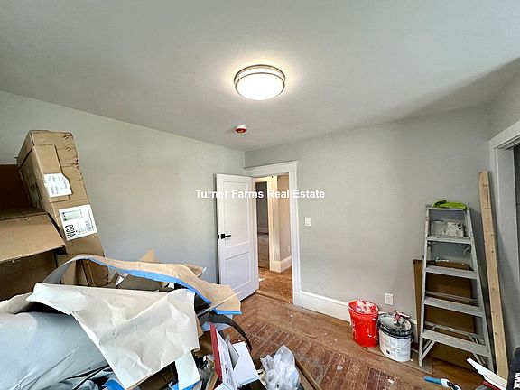 3rd image of 5 Dickson St