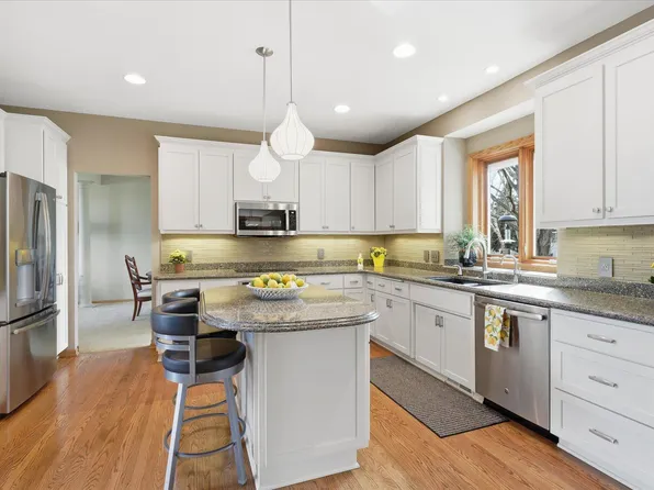 17811 Hollybrook Trl, Lakeville, MN 55044