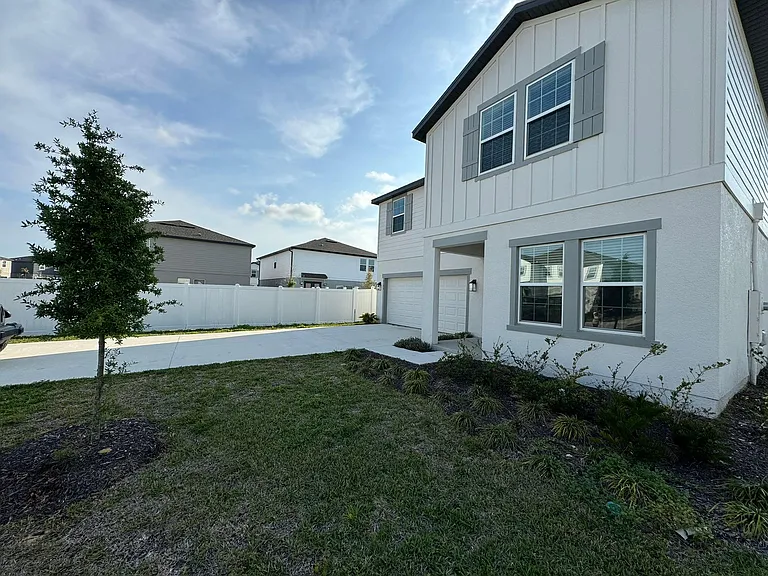 2175 Derwent Dr — Photo 3